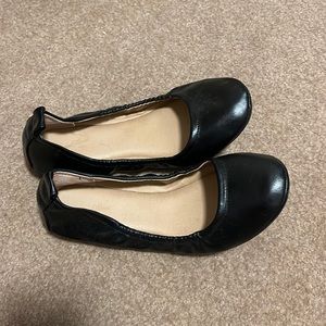 Black ballet flats